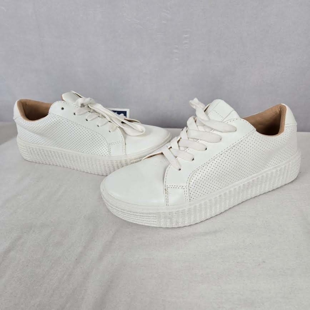 Steve Madden Toliver White Perforated Platform Sneakers Womens 7.5 TLVR01S1 - Picture 2 of 7